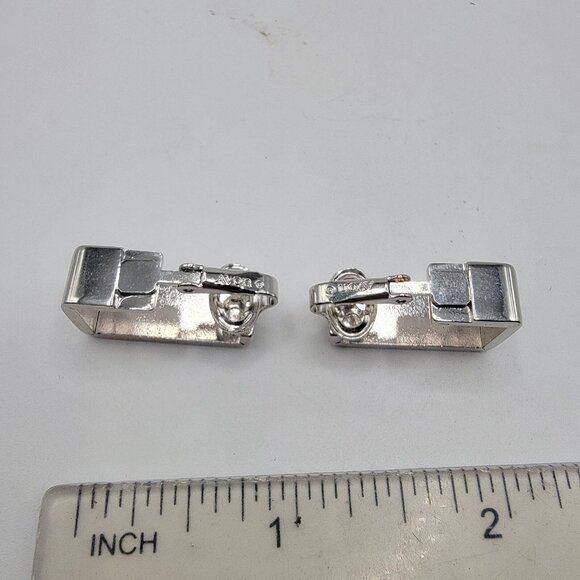 Beautiful Signed Avon Silver‎ Tone Clip On Earrings - Picture 3 of 4